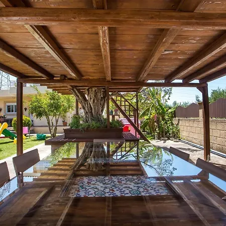 Laylande House فيلة Theológos