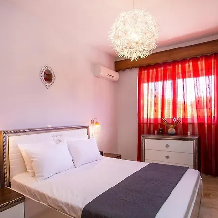 Laylande House