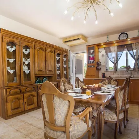 فيلة Laylande House Theológos