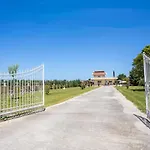 Laylande House Villa Theológosz