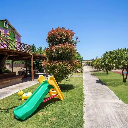 Laylande House Theológos
