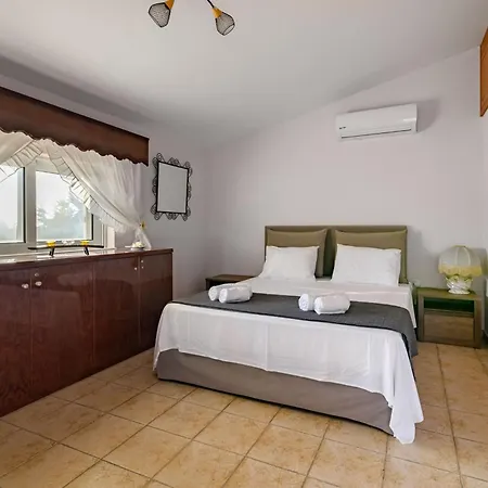 Laylande House * Theológos