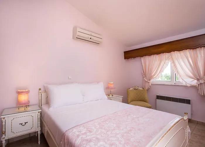 Laylande House Villa *