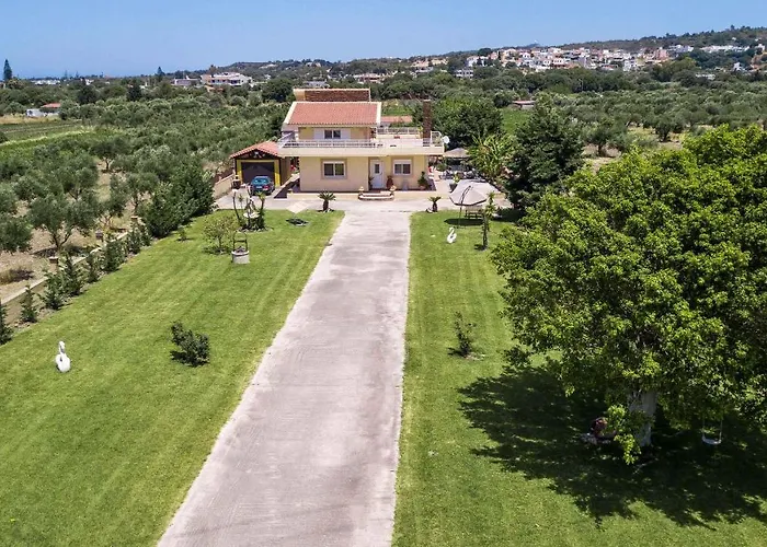 Laylande House Theológos