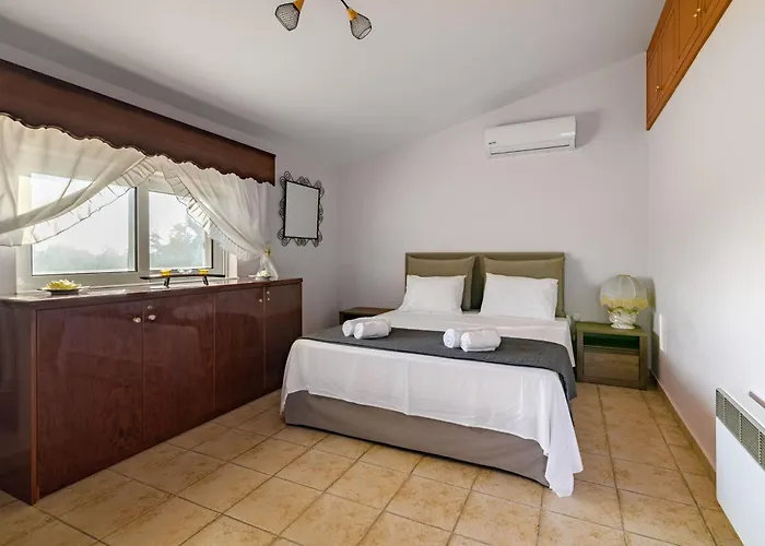 Laylande House * Theológos