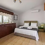 Laylande House * Theológos