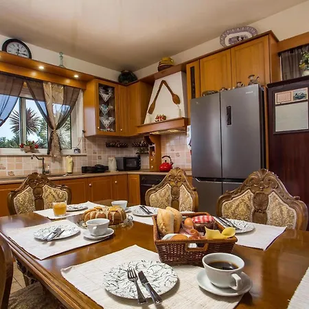 Laylande House * Theológos