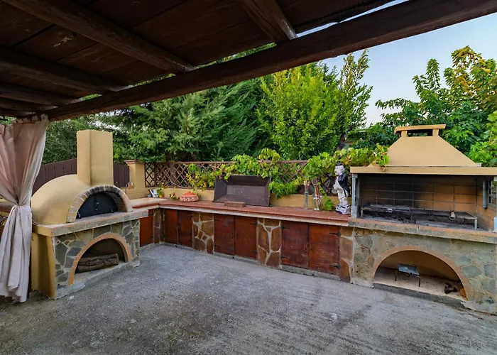 Laylande House Theológos